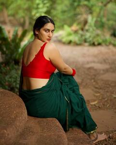 Megha Shukla Photo: ગ્રીન સાડીમાં ગામડાની ગોરી લાગી મેઘા શુક્લા, તસવીરો પરથી નજર નહીં હટે