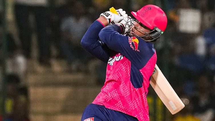 Vaibhav suryavanshi is hitting sixes in under 19 nca camp after successful season ipl 2025 rajasthan royals IPL के बाद भी वैभव सूर्यवंशी का जलवा, छक्कों की कर रहे बारिश; देखें वायरल वीडियो