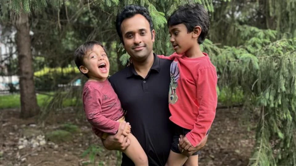 వివేక్ రామస్వామిపై అమెరికాలో వర్ణవివక్ష -కలర్‌ను బట్టి ఇండియాకు డిపోర్టు చేయాలని కామెంట్స్