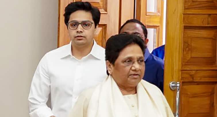 BSP Chief Mayawati Nephew Akash Anand Warned people against fake accounts BSP on Social Media 'BSP एक मिशनरी आंदोलन', मायावती के भतीजे आकाश आनंद ने फर्जी लोगों से किया सावधान