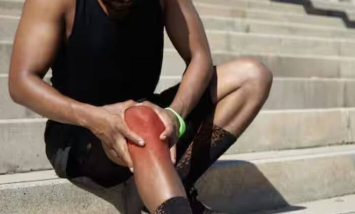 ਨੀਂਦ ਦੌਰਾਨ ਵਾਰ-ਵਾਰ ਮਾਸਪੇਸ਼ੀਆਂ ਵਿੱਚ ਕੜਵੱਲ: ਨੀਂਦ ਦੌਰਾਨ ਮਾਸਪੇਸ਼ੀਆਂ ਵਿੱਚ ਅਕੜਾਅ ਜਾਂ ਅਚਾਨਕ ਝਟਕਾ ਸਿਰਫ਼ ਥਕਾਵਟ ਕਾਰਨ ਨਹੀਂ ਹੋ ਸਕਦਾ। ਇਹ ਕੈਲਸ਼ੀਅਮ ਅਤੇ ਇਲੈਕਟ੍ਰੋਲਾਈਟ ਅਸੰਤੁਲਨ ਦੀ ਨਿਸ਼ਾਨੀ ਹੋ ਸਕਦੀ ਹੈ, ਜੋ ਕਿ ਗੁਰਦੇ ਫੇਲ੍ਹ ਹੋਣ ਕਾਰਨ ਹੁੰਦੀ ਹੈ।