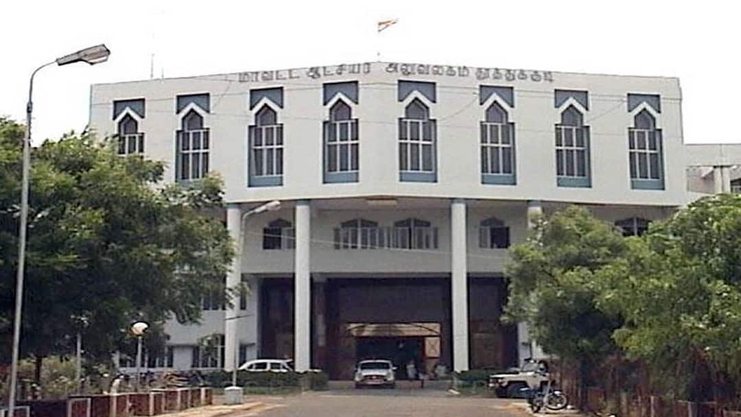 தூத்துக்குடி: 17 தாசில்தார்கள் பணியிட மாற்றம்! மாவட்ட ஆட்சியரின் அதிரடி உத்தரவு! விவரம் உள்ளே