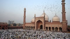 Bakrid 2025: दिल्ली के जामा मस्जिद में बकरीद के मौके पर लोगों ने अदा की नमाज, देखें तस्वीर