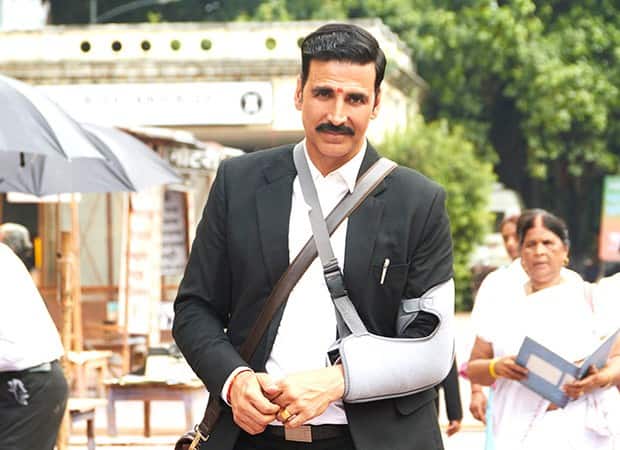 In this courtroom drama of the film 'Jolly LLB 2', Akshay played the role of a clever and trickster lawyer 'Jagdishwar Mishra'. His Bihari Touch, Funny Dialogues and Fun Moments in the court, make the film entertaining despite the Sirius subject.