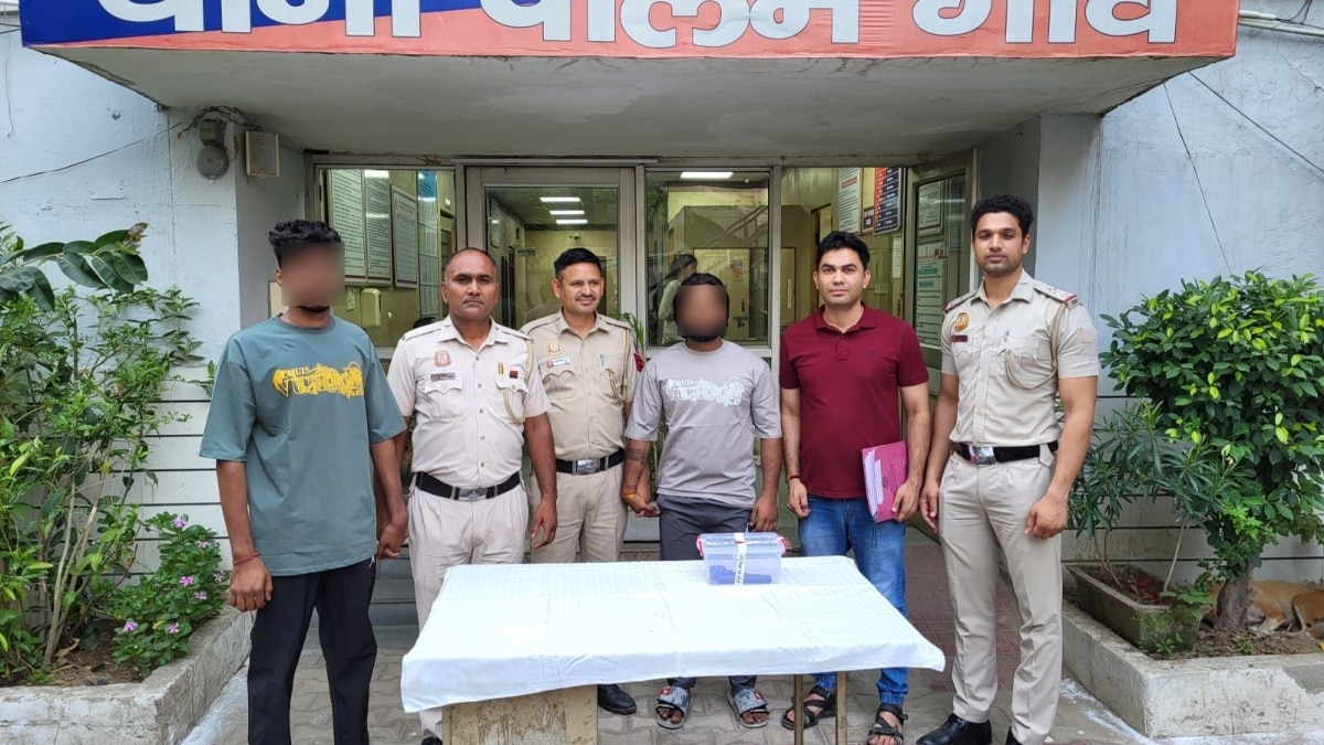 दिल्ली में महिला पर सरेआम फायरिंग करने वाले गिरफ्तार, किस बात का लेना चाहते थे बदला?
