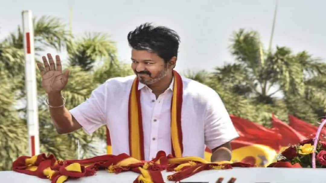 விஜய் அரசியல் பயணம்: 42 நாள் மக்கள் சந்திப்பு! திருச்சியில் தொடக்கம்? எதிர்பார்ப்பில் ரசிகர்கள்! Tvk leader Vijay 42-day meet public He will start it from Trichy tnn விஜய் அரசியல் பயணம்: 42 நாள் மக்கள் சந்திப்பு! திருச்சியில் தொடக்கம்? எதிர்பார்ப்பில் ரசிகர்கள்!