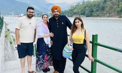 ਨਵਜੋਤ ਸਿੱਧੂ ਦੀ ਮੁੜ ਸਿਆਸਤ 'ਚ ਐਂਟਰੀ ! ਮੀਟਿੰਗਾਂ ਦਾ ਦੌਰ  ਸ਼ੁਰੂ, ਕਿਹਾ- ਟਿਕਟ ਮਿਲੀ ਤਾਂ ਜ਼ਰੂਰ ਲੜੀ ਜਾਵੇਗੀ ਚੋਣ