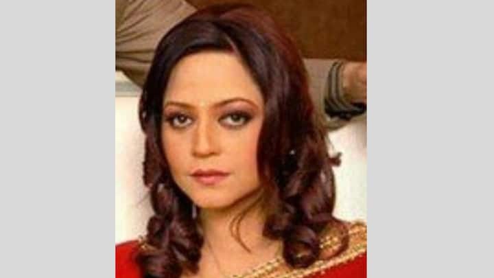 নিজের শৈশব নিয়ে সম্প্রতি স্মৃতির পাতায় ডুব দেন সীমা। কলকাতায় জন্মগ্রহণ করা অভিনেত্রী জানিয়েছেন, সৎ মা অত্যাচারী হন বলে প্রচলিত থাকলেও, অনেক ক্ষেত্রে নিজের মা-ও কম যান না।