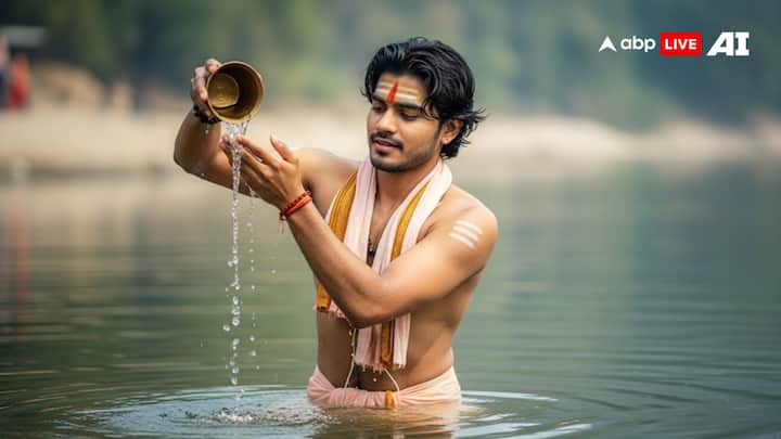 रविवार के दिन पानी में गंगाजल मिलाकर नहाने से आत्मिक शुद्धि के साथ जीवन में भाग्य सुधरता है.