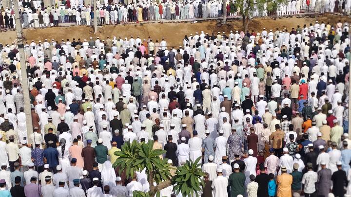 राजस्थान में इस बार भी जानवरों की कुर्बानी और सड़कों पर नमाज को लेकर सवाल खड़े उठाए गए हैं. हालांकि, विवादों के बावजूद ज्यादातर जगहों पर नमाज शांतिपूर्वक तरीके से संपन्न हो गई.