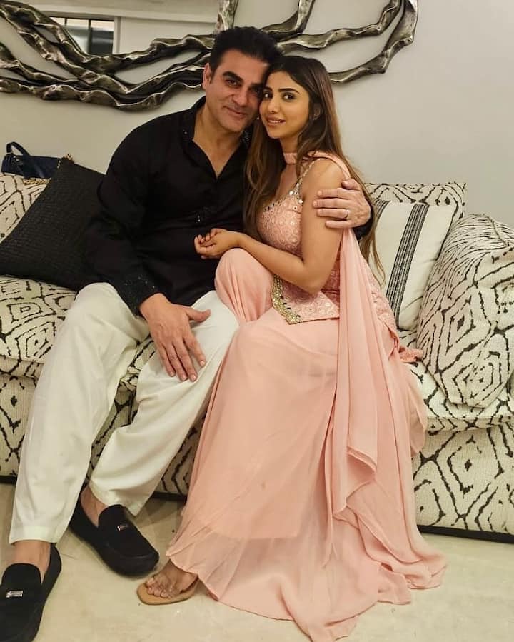 What is most special in Shura's personality is the royal style hidden in his simplicity. She avoids overdressing but still looks royal in every look.
