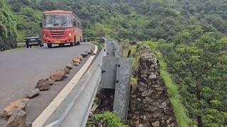 कुंभार्ली घाटात संरक्षण भिंत कोसळली, रेलिंगही निखळलं; कोकण पश्चिम महाराष्ट्राला जोडणाऱ्या रस्त्यावर केवळ दगड लावून बोळवण