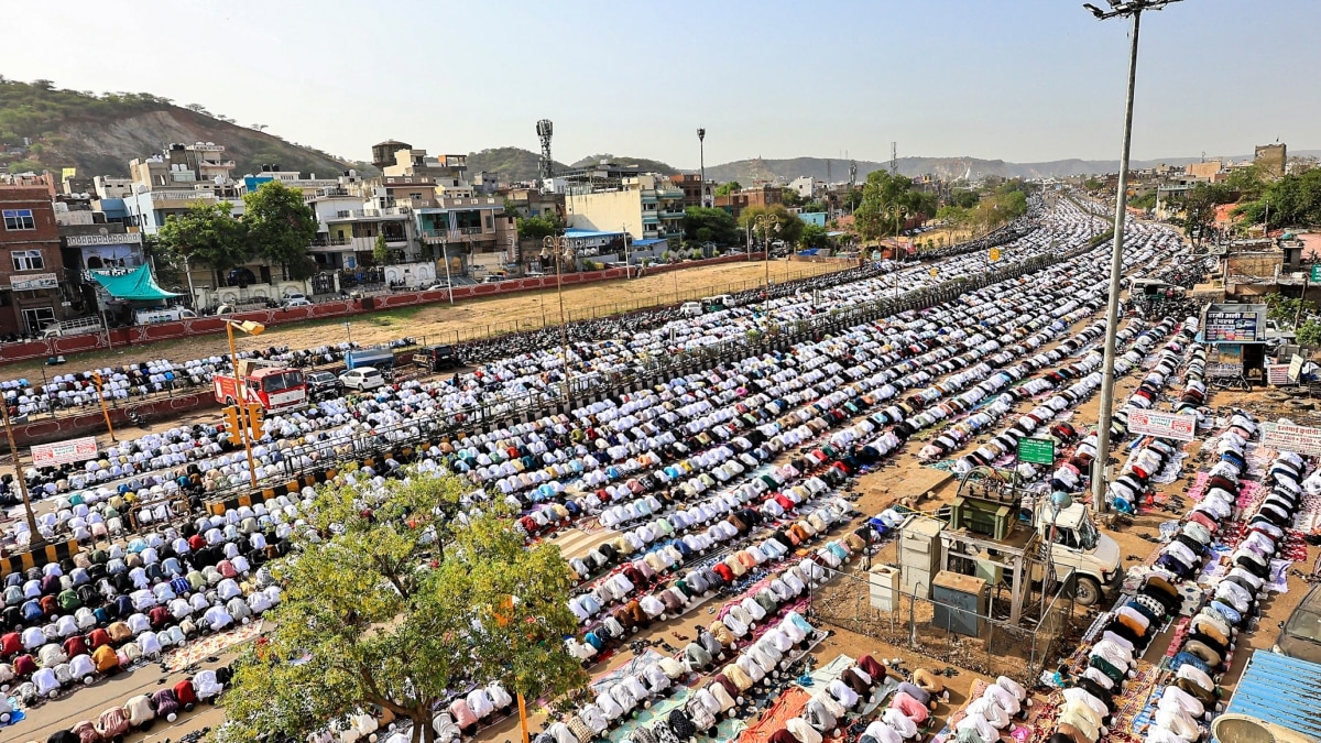 Bakrid 2025: जयपुर समेत पूरे राजस्थान में लोगों ने बकरीद पर अदा की नमाज, मांगी अमन-चैन की दुआ, जानें- क्या कहा?