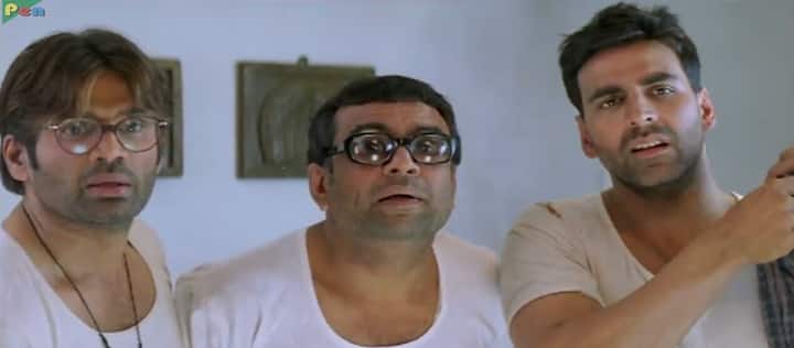 In 'Then Hera Pheri', Akshay's character is of an unemployed boy named 'Raju'. Who takes any risk to become rich soon. Raju's tongue in the film, his clash with Bhole Babu Rao and his trapped in the