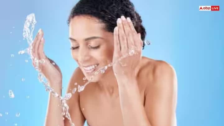 আমরা সকলেই চাই যাতে আমাদের ত্বক নিখুঁত হয়, উজ্জ্বল হয় এবং এর জন্য প্রতিদিন নানা নিয়ম-নীতি মেনে চলে অনেকেই।