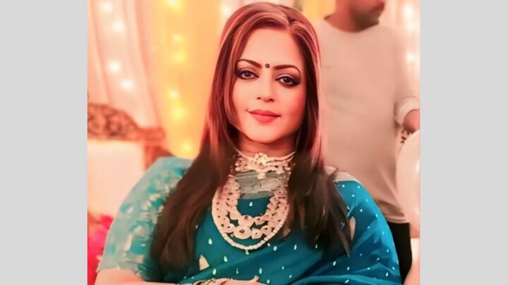 হিন্দি সিরিয়াল জগতে অন্যতম জনপ্রিয় অভিনেত্রী। একসময় থিয়েটার করেছেন চুটিয়ে, পাশাপাশি ছবিতেও অভিনয় করেছেন। আজও দাপটের সঙ্গে অভিনয় করে চলেছেন সীমা কপূর।