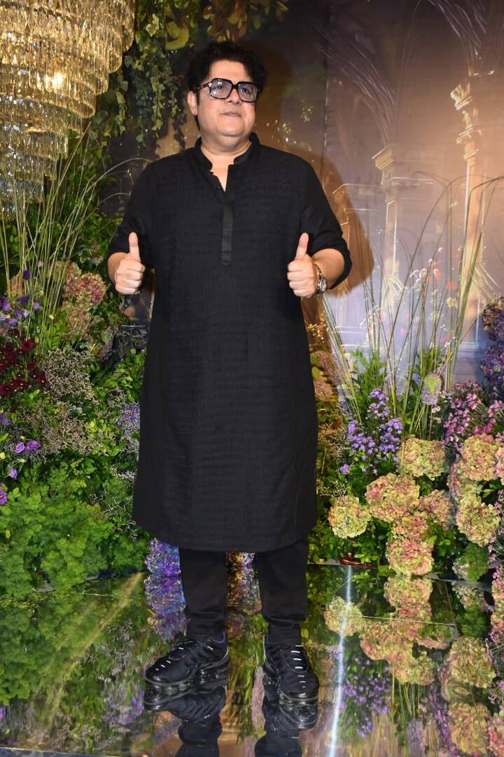 बॉलीवुड फिल्म डायरेक्टर साजिद खान ब्लैक कुर्ता और पायजामा में इवेंट में नजर आए.