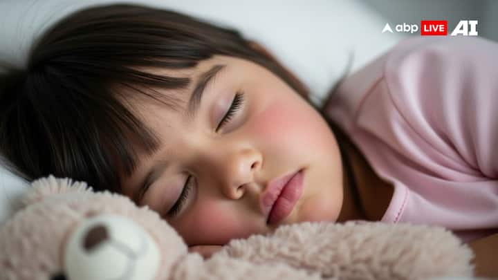 At the same time, the right direction to sleep for students is pre -east. Sleeping in this direction reduces tension, with good sleep, money and business get a boost.