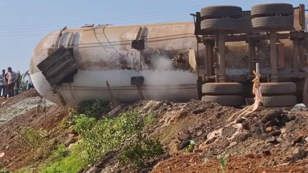 மும்பை-கோவா நெடுஞ்சாலையில் பயங்கர விபத்து:டேங்கர் லாரி-பேருந்து மோதல்! 5 மணி போக்குவரத்து பாதிப்பு