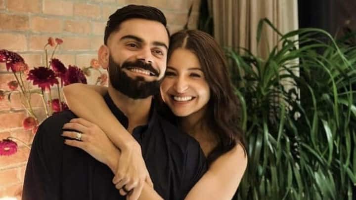  विराट कोहली और अनुष्का शर्मा के बॉडीगार्ड की सैलरी भारत में कई सीईओ से भी ज्यादा है. यहां जानिए कपल कितना देते हैं उनका और उनके बच्चों की रक्षा करने वाले को सैलरी.