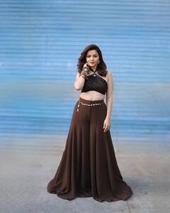 ब्लैक ब्लेजर ड्रेस में रुबीना दिलैक ने फ्लॉन्ट किया बॉस लेडी लुक, अदाओं पर लट्टू हुए फैंस