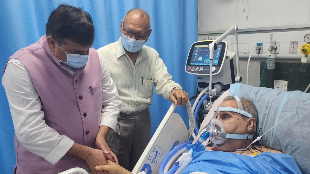 पूर्व राज्यपाल सत्यपाल मलिक की हालत गंभीर, AAP सांसद संजय सिंह ने अस्पताल जाकर हालचाल जाना