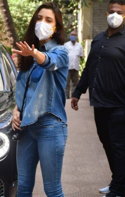 कोहली-अनुष्का या उनके बच्चों की फोटो कोई भी बिना परमिशन के ना ले. इसका ध्यान भी सोनू रखते हैं. आपको बता दें कि सोनू, अनुष्का के साथ साल 2017 से ही जुड़े हुए हैं.