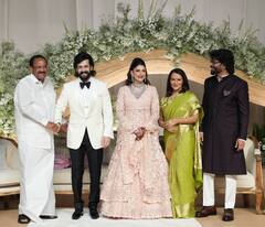 Akhil Zainab Reception Photos: అఖిల్ - జైనాబ్ వెడ్డింగ్ రిసెప్షన్‌లో రాజకీయ నాయకులు... మాజీ ఉప రాష్ట్రపతి నుంచి తెలంగాణ సీయం వరకూ