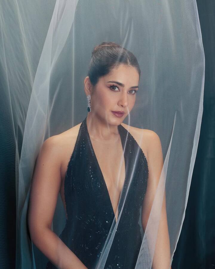 The actor wore a glittering black gown designed by Bhawna Rao, styled by Sheefa Gilani.