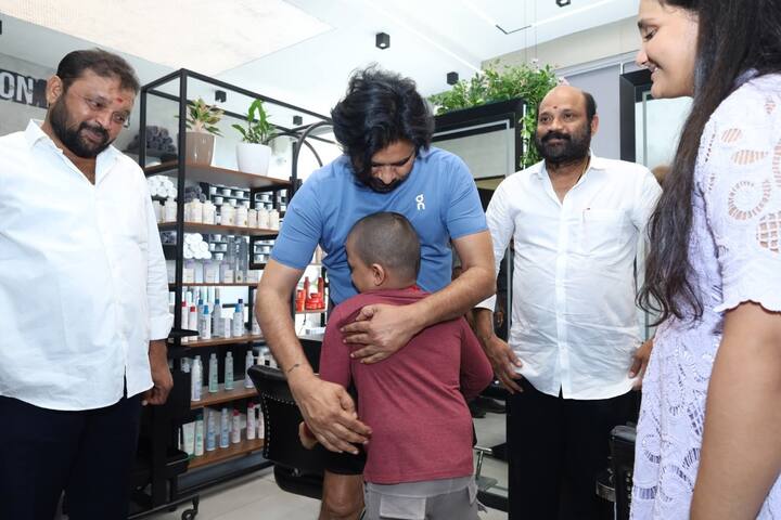 పవన్ కళ్యాణ్ షూటింగ్స్ చేసేటప్పుడు ఆయన దగ్గర రామ్ కొనికి వ్యక్తిగత సహాయకుడిగా పని చేస్తారు.‌ రామ్ కొనికి హెయిర్ స్టైలిస్ట్. సెలూన్ కొనికి పేరుతో విజయవాడలో ఒక బ్రాంచ్ ఓపెన్ చేశారు. దాన్ని లాంచ్ చేశారు పవన్ కళ్యాణ్.