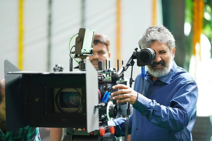 'RRR' जैसी हिस्टोरिकल हिट देने के बाद एस.एस. राजामौली एक और मेगा प्रोजेक्ट के साथ लौट रहे हैं, जिसे ग्लोबल लेवल पर रिलीज करने की तैयारी की जा रही है.