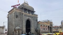 लहान मुलाने उलटी केली; तुळजाभवानी मंदिरातील दर्शन रांगेत भाविकांमध्ये फ्री-स्टाईल हाणामारी