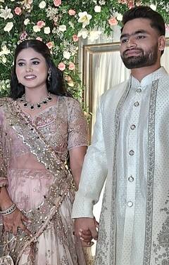 Rinku Singh-Priya Saroj Engagement: रिंकू सिंह ने पहनाई अंगूठी तो भावुक हुई प्रिया सरोज, नहीं रोक पाई आंसू; देखें सगाई की Inside Pics