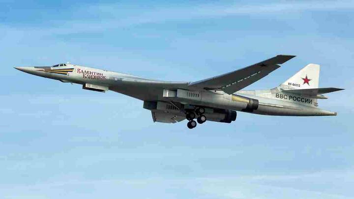 Russian Bomber: जब बात आकाश में रफ्तार, ताकत और तबाही की आती है, तो रूस का 'व्हाइट स्वॉन' यानी Tu-160 बॉम्बर सबसे ऊपर गिना जाता है.