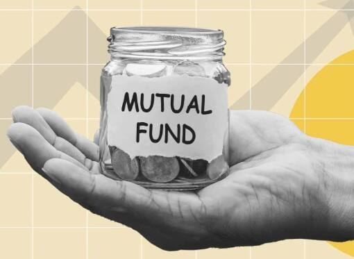 તમે દર મહિને રૂ. 5,000 ની SIP શરૂ કરી રહ્યા છો. જેમાં તમને 12 ટકા વ્યાજ મળે તો પણ લગભગ 36 વર્ષમાં તમે 10.19 કરોડ રૂપિયાનું ફંડ ભેગું કરી શકશો. પરંતુ આ માટે તમારે દર વર્ષે તમારા રોકાણમાં ઓછામાં ઓછું 10 ટકાનું સ્ટેપ-અપ કરવું પડશે.