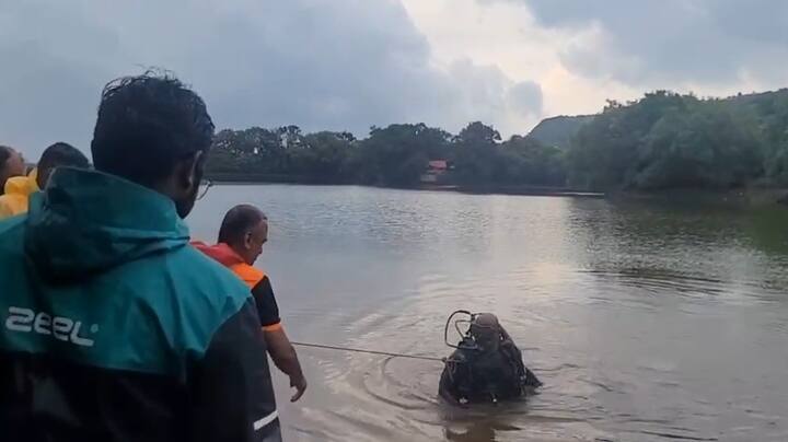 वर्षाविहाराचा आनंद लुटण्यासाठी हे तरुण या ठिकाणी गेले असता पाण्याचा अंदाज न आल्यामुळे ते पाण्यात बुडाल्याचा प्राथमिक अंदाज वर्तविण्यात येतोय.