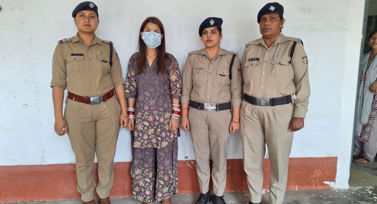 ‘हाथों में मेहंदी और माथे पर सिंदूर…’, उत्तराखंड पुलिस ने लुटेरी दुल्हन को किया गिरफ्तार