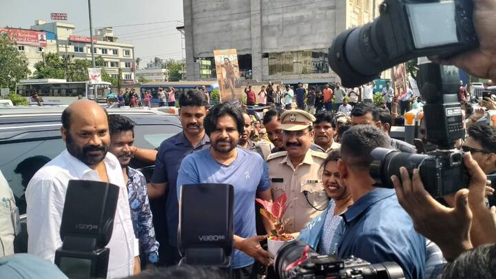 ఇటీవల పవన్ కళ్యాణ్ ఓజీ షూటింగ్ పూర్తి చేశారు. హరీష్ శంకర్ దర్శకత్వంలో ఉస్తాద్ భగత్ సింగ్ చిత్రీకరణ ప్రారంభించనున్నారు.