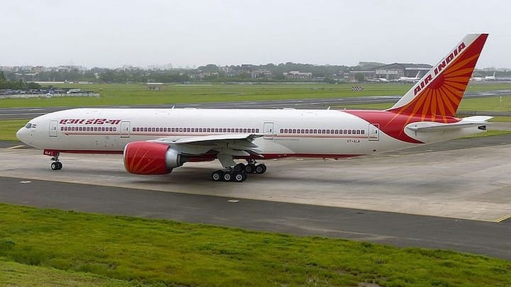 बोइंग 777 का एवरेज इसके वेट, मौसम की स्थिति कि सर्दी है या गर्मी या अगर प्लेन उड़ान भर रहा होता है तो उस वक्त ज्यादा फ्यूल खर्चा होता है.