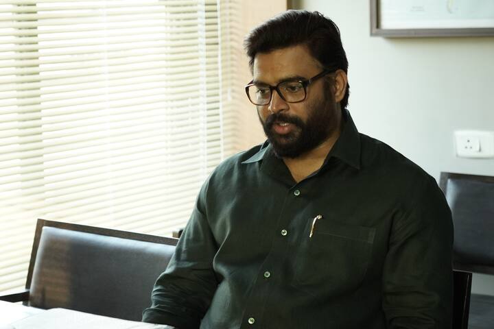 हाल ही में फिल्मी रिपोर्ट्स में खुलासा हुआ है कि 'शैतान' में विलेन बन चुके आर माधवन भी इस फिल्म में एक पावरफुल कैरेक्टर निभाने जा रहे हैं.