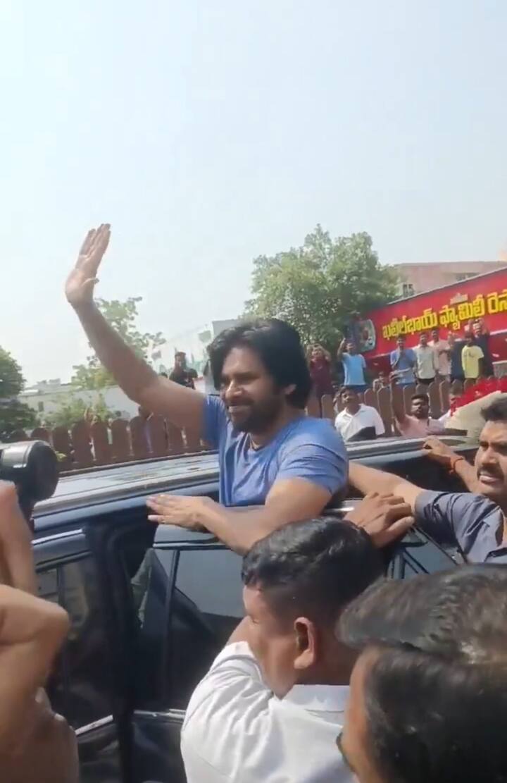 పవన్ కళ్యాణ్ తన దగ్గర పని చేసే వ్యక్తులకు చాలా ఇంపార్టెన్స్ ఇస్తారనేది తెలిసిన విషయమే. రామ్ కొనికి కోసం మార్నింగ్ జాగింగ్ డ్రెస్ - షార్ట్ అండ్ టీ షర్టులో సెలూన్ ఓపెనింగ్ కి వచ్చేశారు.