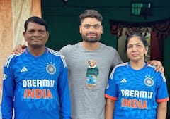 Rinku Singh Engagement: रिंकू सिंह की फैमिली में कौन-कौन है? पिता करते थे सिलेंडर की डिलीवरी