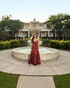 Janhvi Kapoor Mumbai House : बड़ा स्विमिंग पूल, 8600 वर्ग फीट की जगह और न जाने क्या-क्या है जाह्नवी कपूर के घर में, देखें तस्वीरें