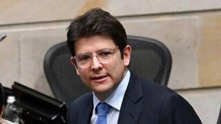 कोलंबिया में राष्ट्रपति पद के उम्मीदवार पर जानलेवा हमला, रैली के दौरान ताबड़तोड़ फायरिंग, हालत नाजुक