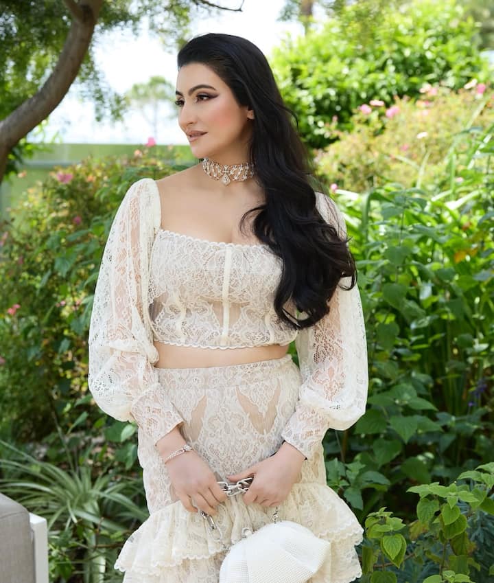 Dressed in a vintage-inspired ivory lace ensemble, the style maven embraced ethereal elegance with a touch of modern sophistication. The delicate lacework, puffed sleeves, and cascading ruffles brought together a timeless charm that echoed soft luxury and femininity.