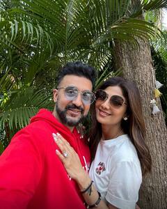 50 साल की हुईं बॉलीवुड की फिटनेस क्वीन शिल्पा शेट्टी, पति राज कुंद्रा और बहन शमिता ने यूं लुटाया प्यार