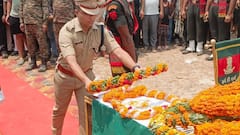 बक्सर में ऑपरेशन सिंदूर के वीर योद्धा सुनील सिंह को नम आंखों से दी गई विदाई, DM-SP ने दी श्रद्धांजलि