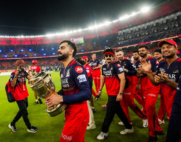 वर्षों में कोहली की निरंतरता ने उन्हें आईपीएल का एक स्तंभ बना दिया है, और यह रिकॉर्ड केवल उनके प्रतिष्ठित कद में जोड़ता है। वर्तमान प्रतियोगिता और अपने साथियों के कैरियर के चरणों को देखते हुए, यह रिकॉर्ड आने वाले कई सत्रों के लिए उनके नाम पर रहने के लिए तैयार है।