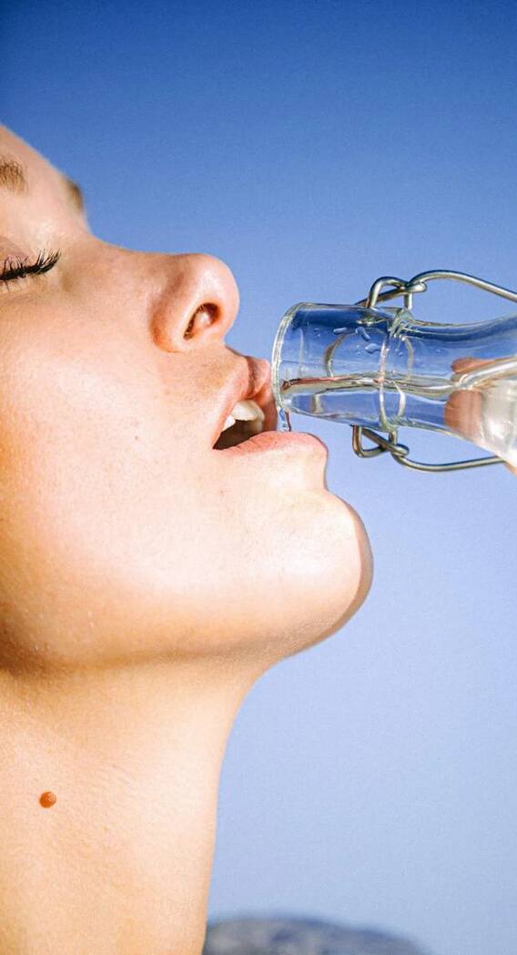 जास्त थंड पाणी पिताय?; जाणून घ्या, यामागील नुकसान