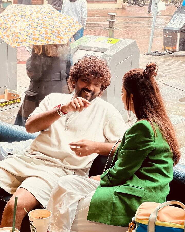 नयनतारा ने अपने पोस्ट में लिखा है- हो सकता है कि तुम अक्सर सोचते हो कि कौन किससे ज्यादा प्यार करता है. और काश तुम्हें कभी इसका जवाब न मिले